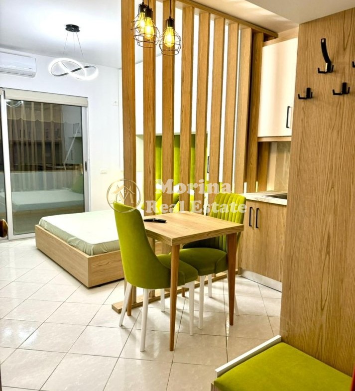 Tirane, jepet me qera garsonier Kati 4, 50 m² 500€ (Komuna Parisit)