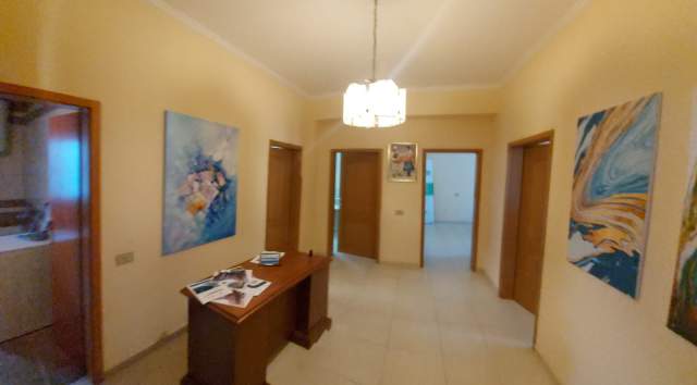 Tirane, jepet me qera ambjent biznesi Kati 2, 112 m² 590 Euro (Myslym Shyri)