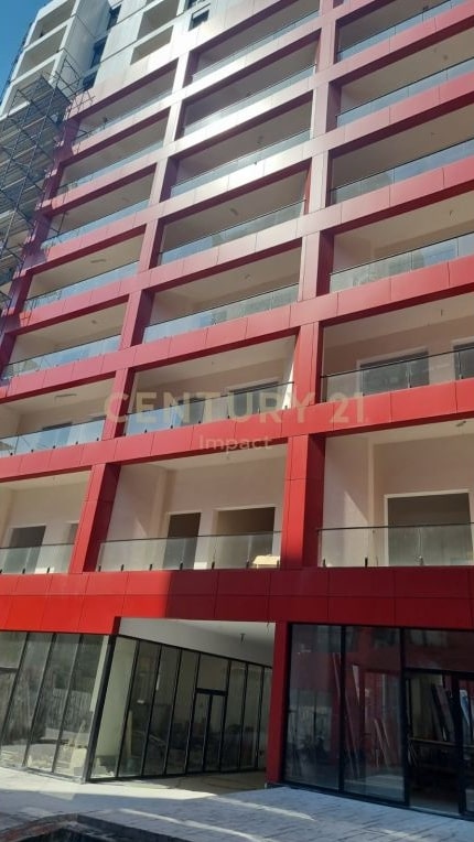 Tirane, jepet me qera apartament 2+1 Kati 1, 118 m² 600 Euro (Rruga e Dibres, kompleksi Arlis, Farmacia 10)