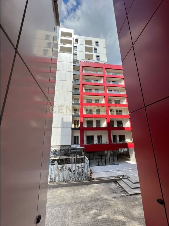 Tirane, jepet me qera apartament 2+1 Kati 1, 118 m² 600 Euro (Rruga e Dibres, kompleksi Arlis, Farmacia 10)