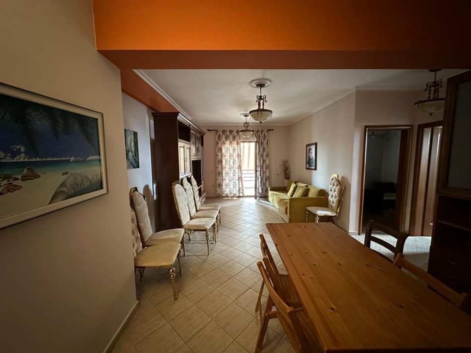 Tirane, jepet me qera apartament 2+1+Ballkon Kati 9, 104 m² 600 € (rruge kavajes)