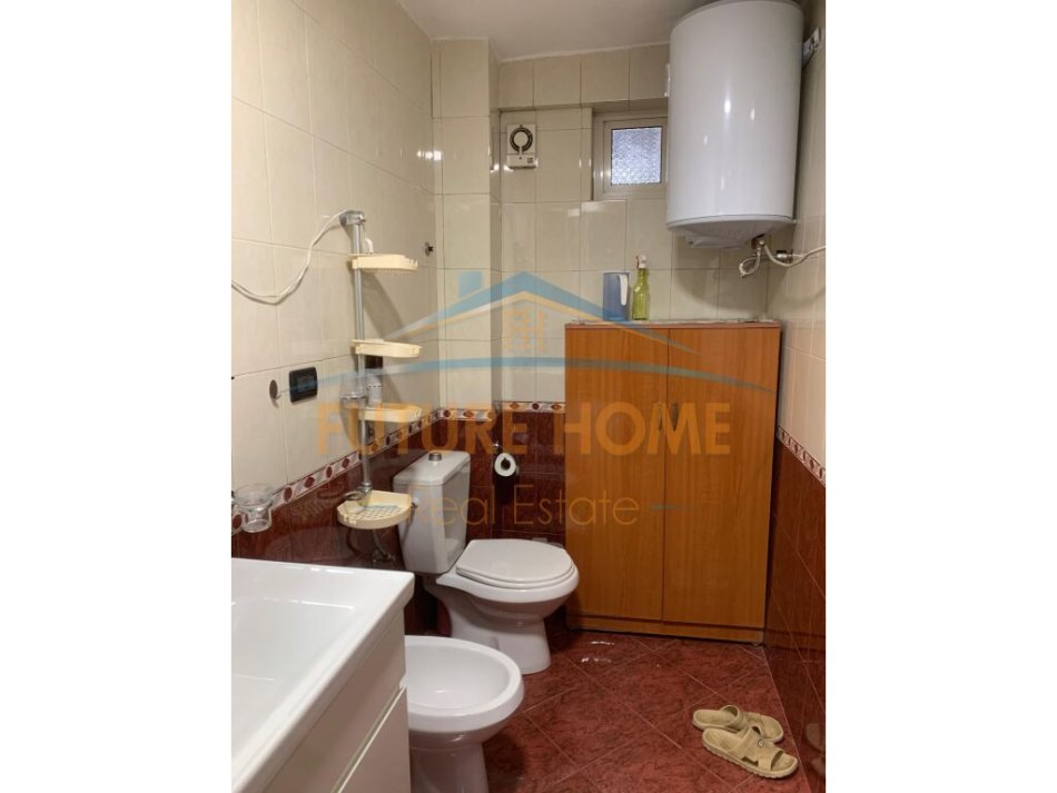 Tirane, jepet me qera apartament 2+1+Ballkon Kati 5, 85 m² 600 € (Rruga Bardhok Biba)