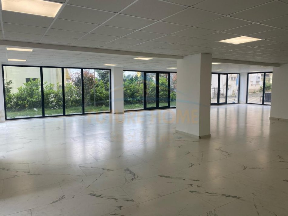 0683487469  Tirane, jepet me qera ambjent biznesi Kati 0, 1.000 m² 7.000 € (Rruga e Dibres)