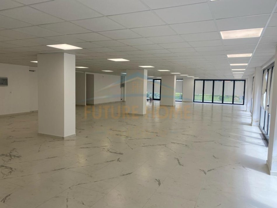 0683487469  Tirane, jepet me qera ambjent biznesi Kati 0, 1.000 m² 7.000 € (Rruga e Dibres)