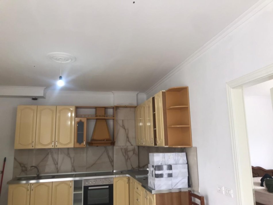Tirane, shitet apartament 2+1+Ballkon Kati 3, 72 m² 72.000 € (ne rrugen e Kercikeve Babrru Tirane.)