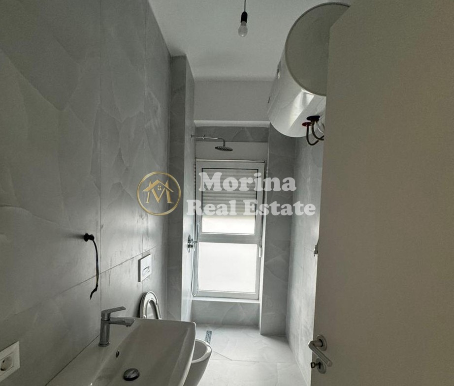 Tirane, jepet me qera apartament 2+1 Kati 7, 100 m² 350€ (Ali Demi)