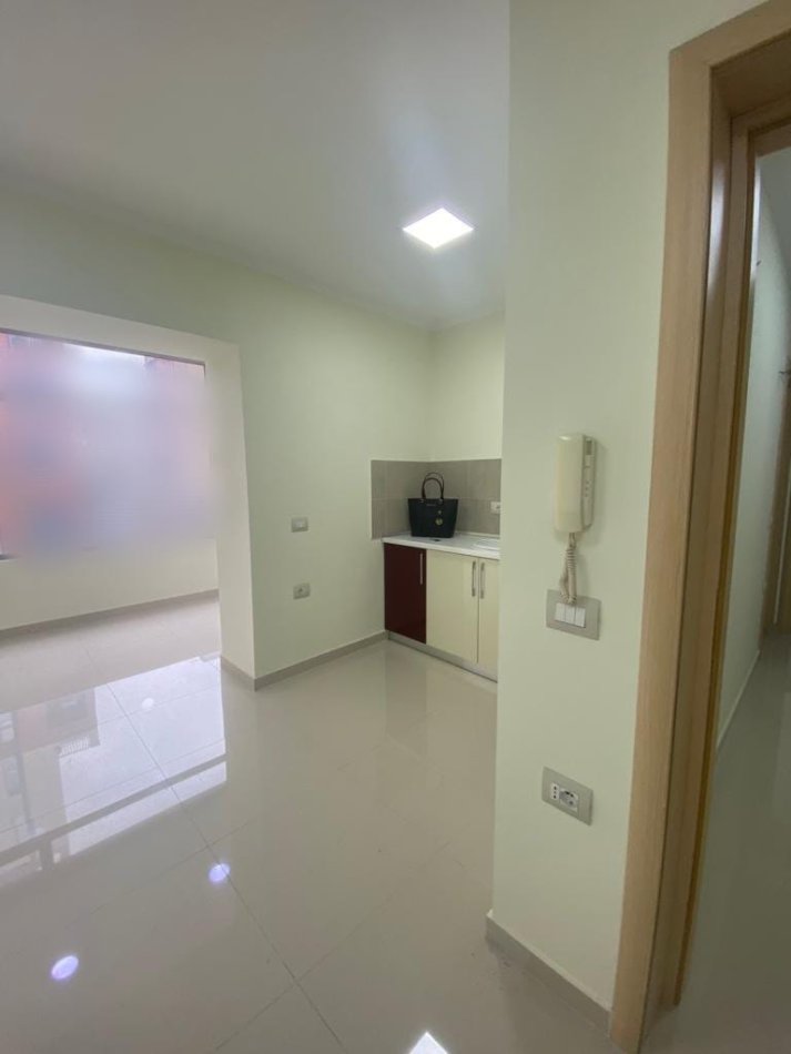 Tirane, jepet me qera apartament 1+1+Ballkon Kati 2, 60 m² 600 € (bardhyl)