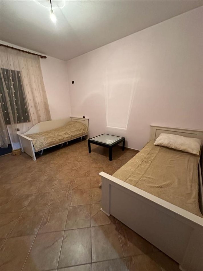 Jepet Me Qera Apartament 2+1 Ne Selite [ID PE0220]