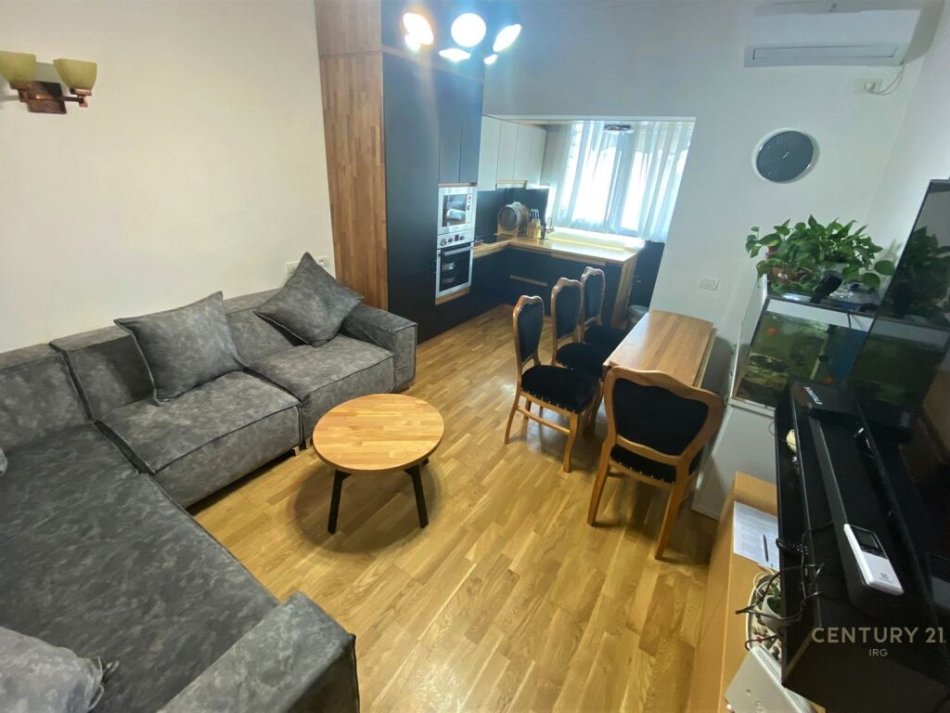 Tirane, shitet apartament 2+1 Kati 5, 73 m² 145.000 € (rruga e kavajes)