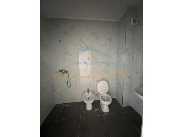 Tirane, shitet apartament 2+1+BLK Kati 1, 92 m² 130.000 Euro (Kodra e Diellit)