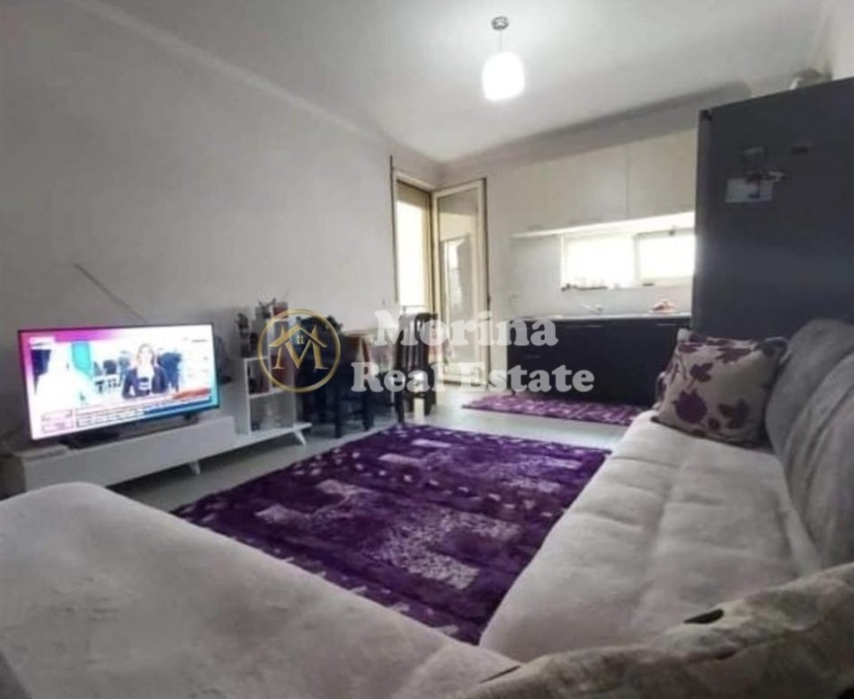Tirane, jepet me qera apartament 2+1 Kati 3, 92 m² 700 € (Komuna Parisit)