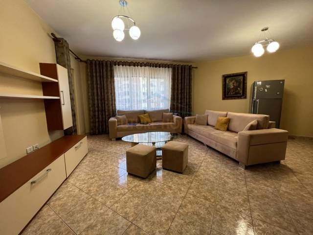Tirane, jepet me qera apartament 3+1+BLK Kati 6, 150 m² 450 Euro (Stacioni Trenit)