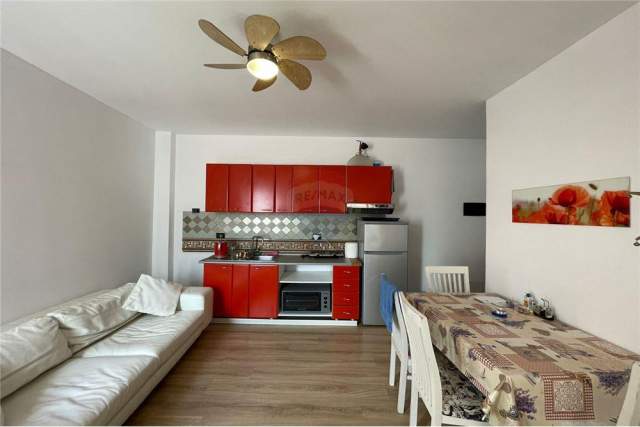 Tirane, jepet me qera apartament 2+1+BLK Kati 2, 80 m² 350 Euro (Rr. Bardhyl)