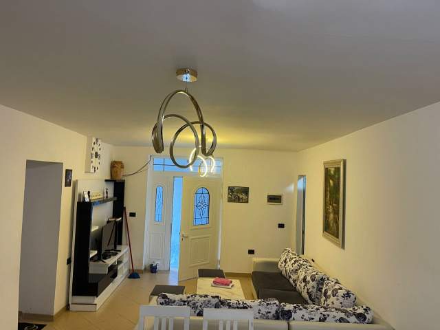 Tirane, shes apartament 1+1 Kati 1, 50 m² 50.000 Euro (Idriz Dollaku)