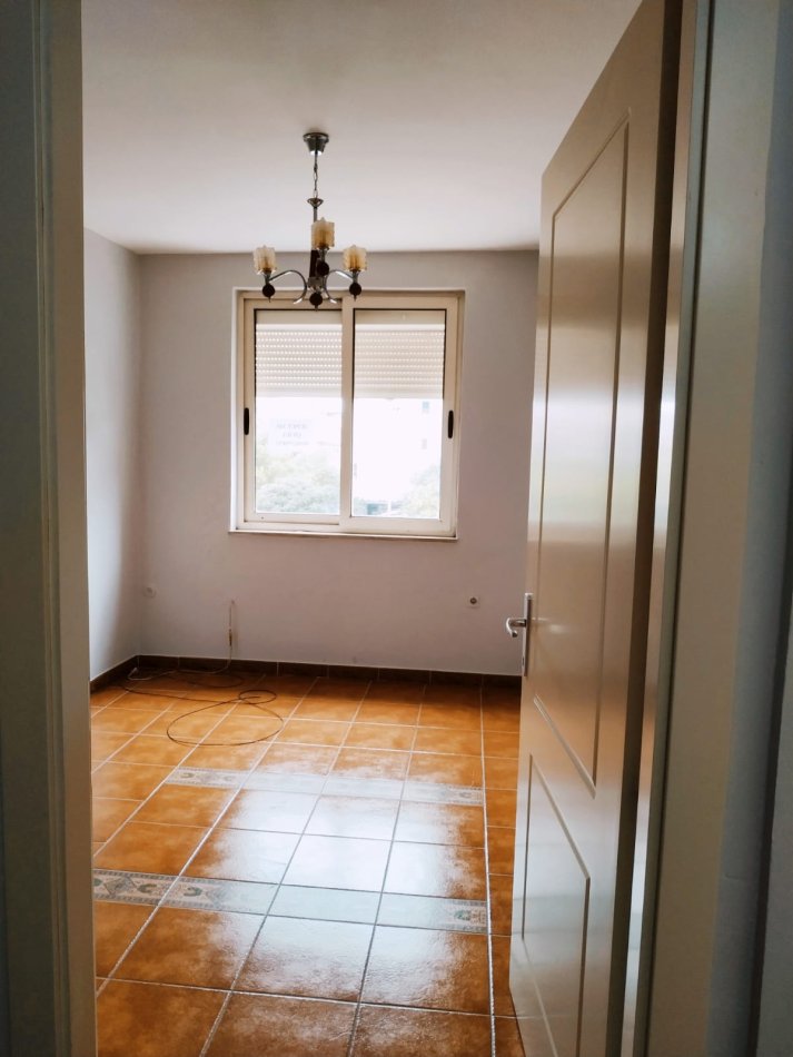 Tirane, jepet me qera apartament 1+1 Kati 3, 51 m² 450 € (21 Dhjetori , Rruga Muhamet Gjollesha , Myslym Shyri)