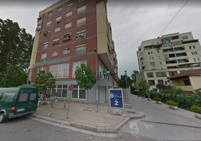 Shitet ambjent tregtar,rruga e Elbasanit.