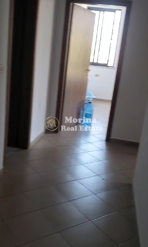 Tirane, jepet me qera apartament 2+1 Kati 3, 100 m² 300 € (Shkoze)
