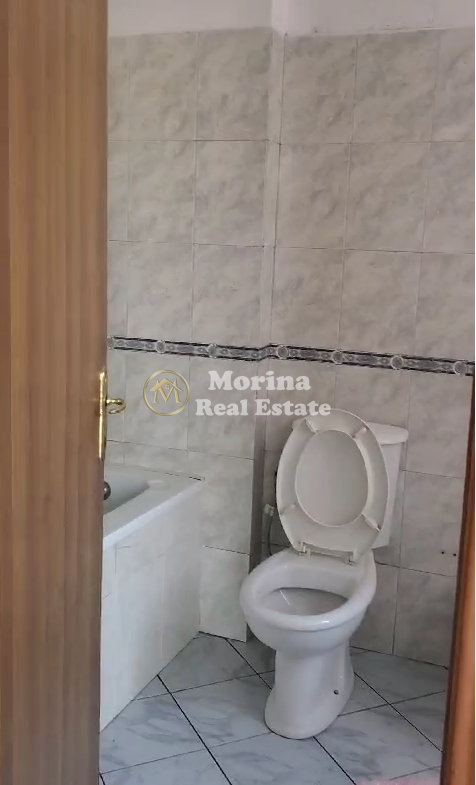 Tirane, jepet me qera apartament 2+1 Kati 3, 100 m² 300 € (Shkoze)