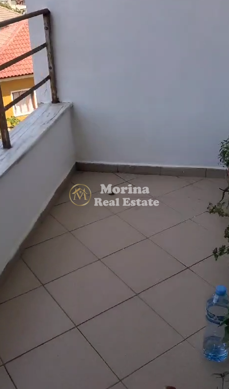 Tirane, jepet me qera apartament 2+1 Kati 3, 100 m² 300 € (Shkoze)