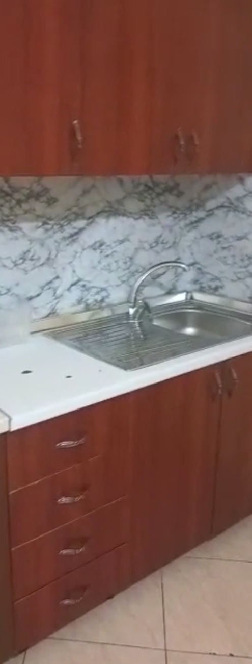 Tirane, jepet me qera garsonier 1+1 Kati 1, 50 m² 20.000 Leke (Pran Bulevardit te ri,Stacioni Trenit)