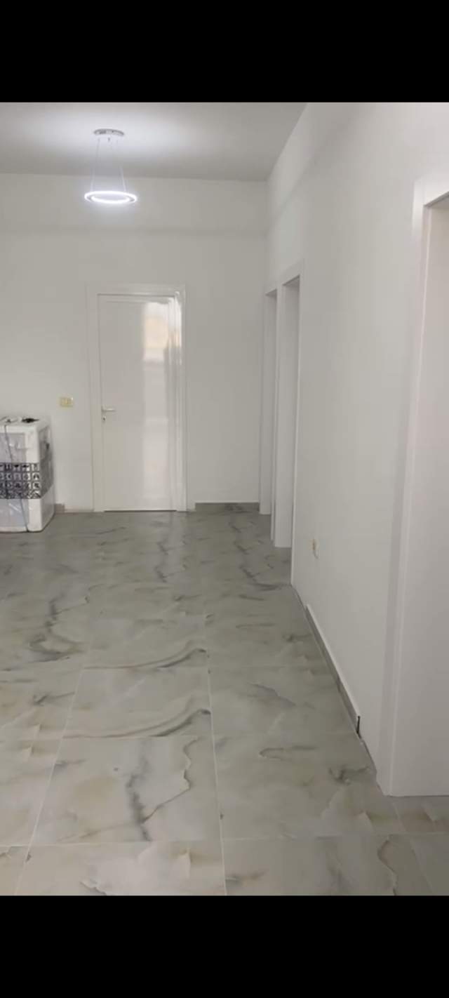 Tirane, jepet me qera Vile 3+1 Kati 2, 160 m² 450 Euro (rruga paro kita)
