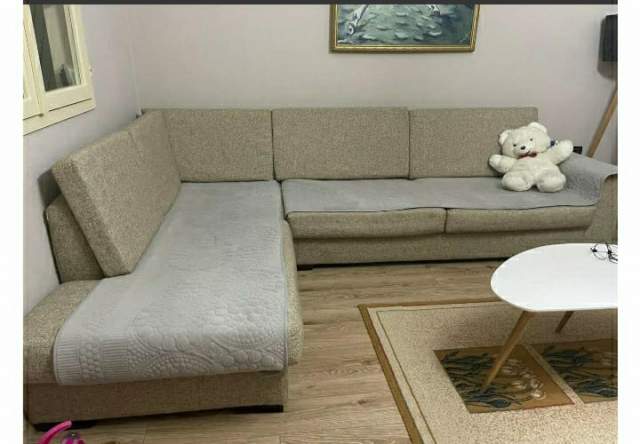 Tirane, shes Kend divanesh 15.000 Leke
