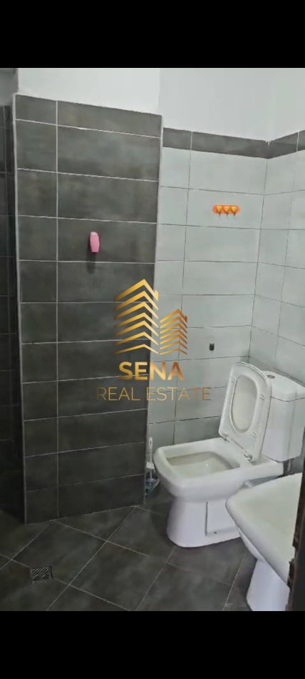 Tirane, jepet me qera apartament 2+1 Kati 3, 120 m² 370 € (Rruga ”Llazar Shapatini”)