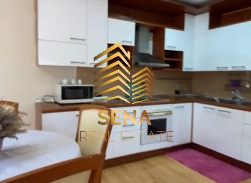 Tirane, jepet me qera shtepi 3+1+Ballkon Kati 3, 130 m² 650 € (Rruga Vildan Luarasi)