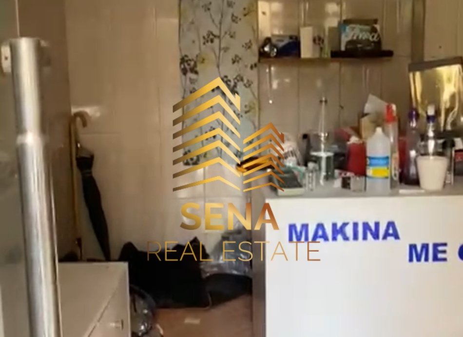 Tirane, jepet me qera ambjent biznesi Kati 1, 20 m² 200 € (Rruga Sitki Çiço)