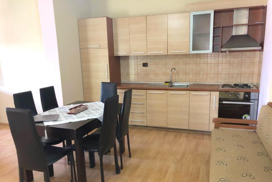 Tirane, jepet me qera apartament 2+1+Aneks+Ballkon Kati 3, 107 m² 370 € (Rruga Jordan Misja)
