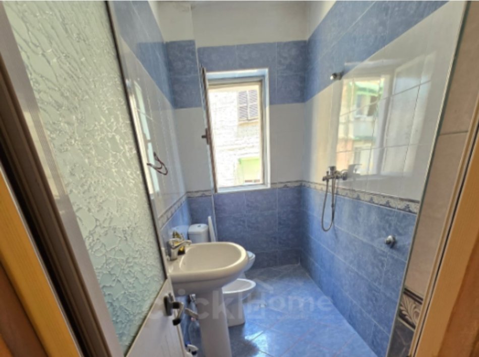 Tirane, shes apartament 1+1 Kati 3, 60 m² (Irfan Tomini)