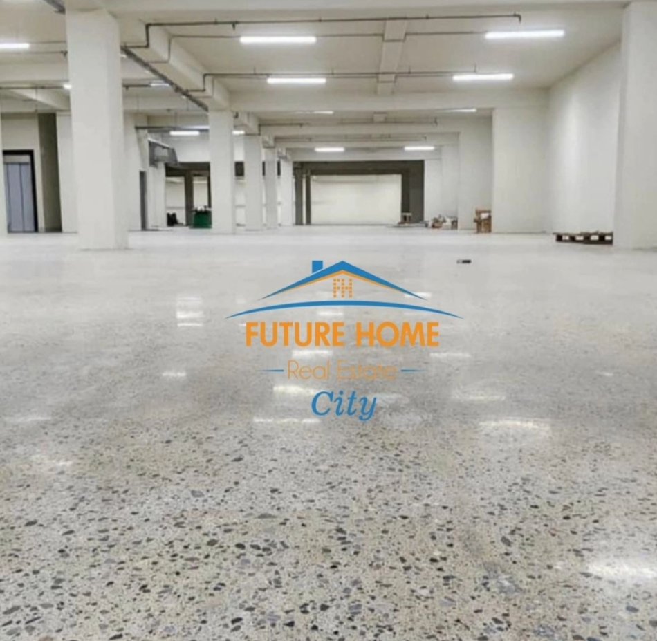 Tirane, jepet me qera ambjent biznesi ndertese 3 kateshe,  15.000 € (Kashar)