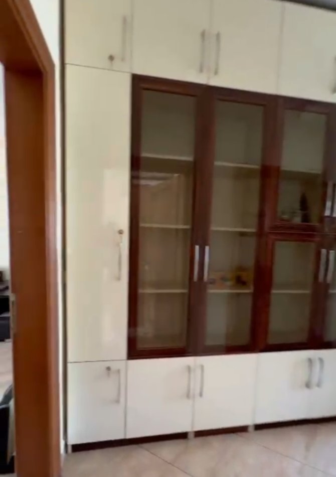 Tirane, jepet me qera apartament 2+1+Ballkon Kati 2, 100 m² 450 € (Dritan Hoxha)