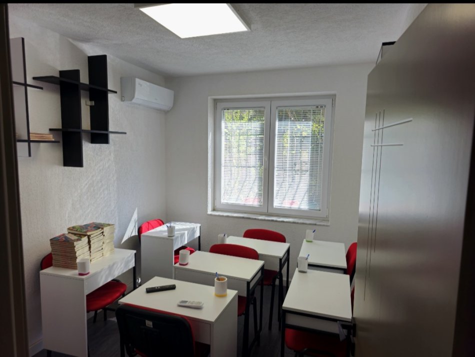 Tirane, jepet me qera zyre Kati 1, 93 m² 700 € (Rruga Muhamet Gjollesha, 21 Dhjetori)