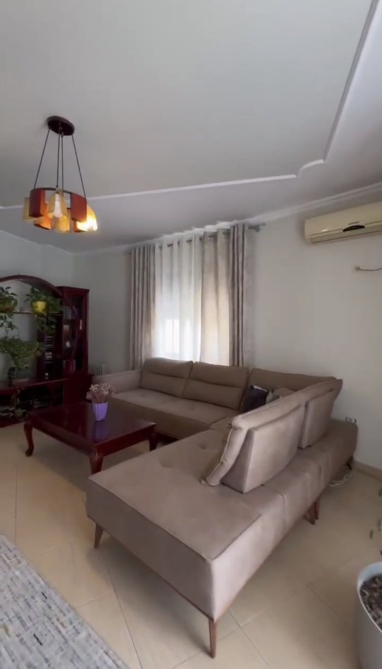 Tirane, jepet me qera apartament 2+1+Ballkon Kati 3, 100 m² 451 € (Muhamed Deliu)