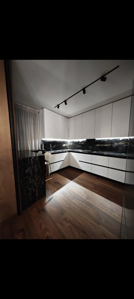 Tirane, jap me qera 3+1+Aneks+Ballkon Kati 0, 350 m² 4.001 € (TEG)