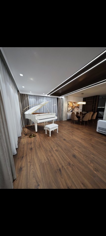 Tirane, jap me qera 3+1+Aneks+Ballkon Kati 0, 350 m² 4.001 € (TEG)