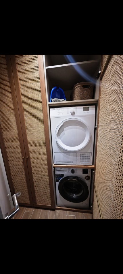 Tirane, jepet me qera 1+1 Kati 11, 80 m² 1.200 € (Taiwani Qënder)