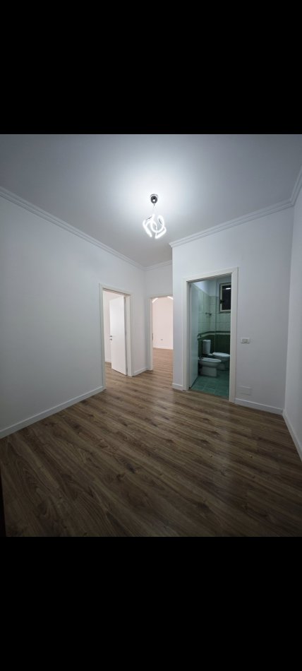Tirane, shes 1+1 Kati 1, 72 m² 99.000 €