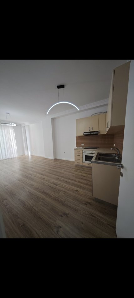 Tirane, shes 1+1 Kati 1, 72 m² 99.000 €