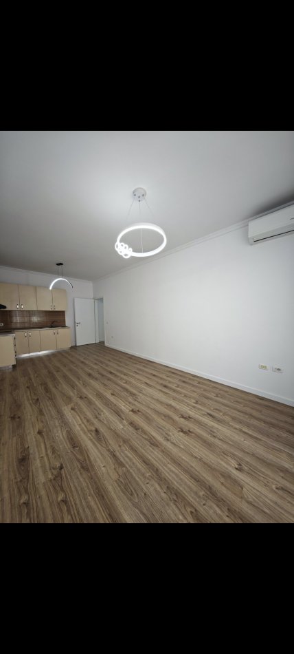 Tirane, shes 1+1 Kati 1, 72 m² 99.000 €