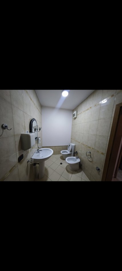 Tirane, jepet me qera Kati 5, 110 m² 1.300 € (Blloku)