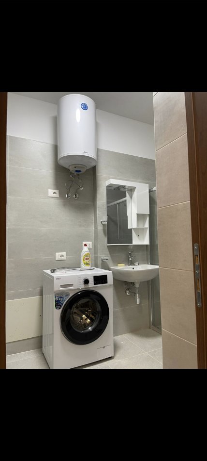 Tirane, jepet me qera 2+1+Ballkon Kati 3, 110 m² 800 € (Farmacia 10)