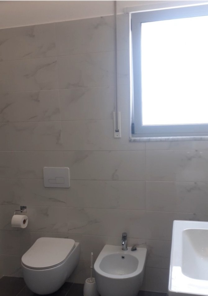 Tirane, shitet apartament 3+1+2 + Ballkon, Kati 5, me shensor.