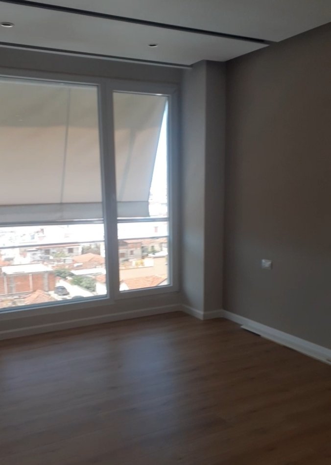 Tirane, shitet apartament 3+1+2 + Ballkon, Kati 5, me shensor.