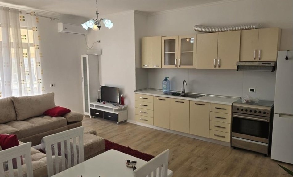 Tirane, jepet me qera apartament 2+1+Ballkon Kati 4, 120 m² 420 € (Yzberisht)