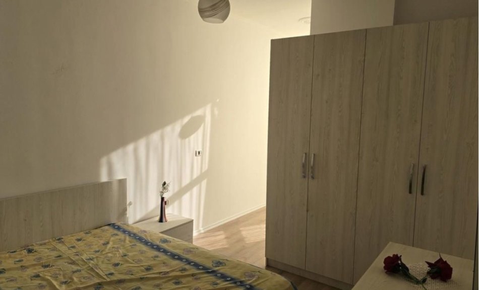 Tirane, jepet me qera apartament 2+1+Ballkon Kati 4, 120 m² 420 € (Yzberisht)