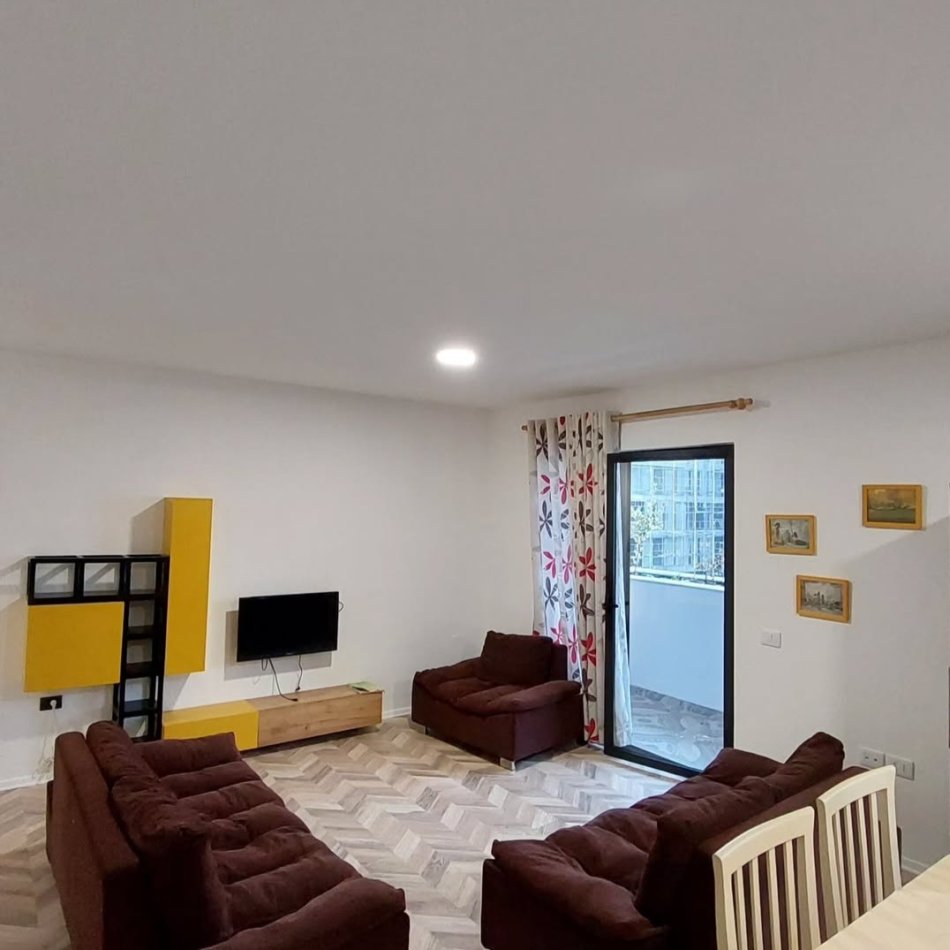 Tirane, jepet me qera apartament 2+1+Ballkon Kati 4, 115 m² 500 € 