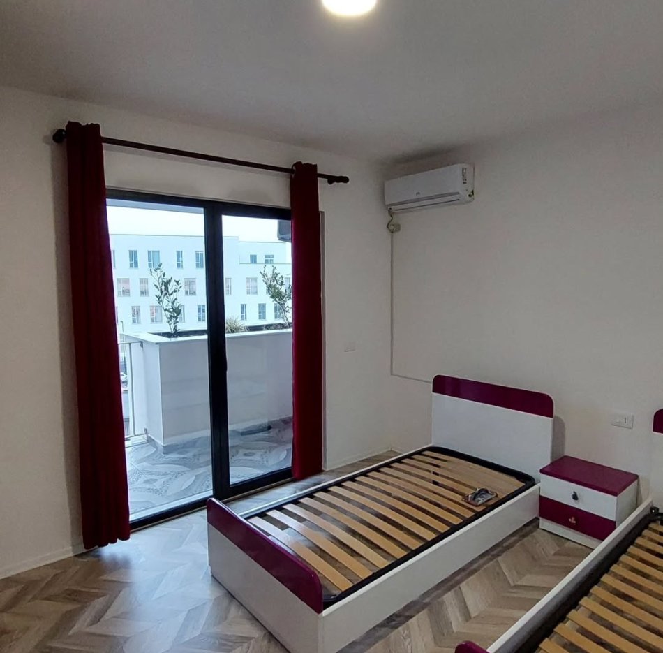 Tirane, jepet me qera apartament 2+1+Ballkon Kati 4, 115 m² 500 € 