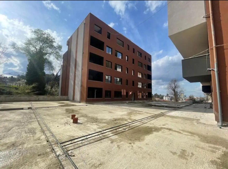 SHITET APARTAMENT 2+1+2 RR.ELBASANIT  175.000 €